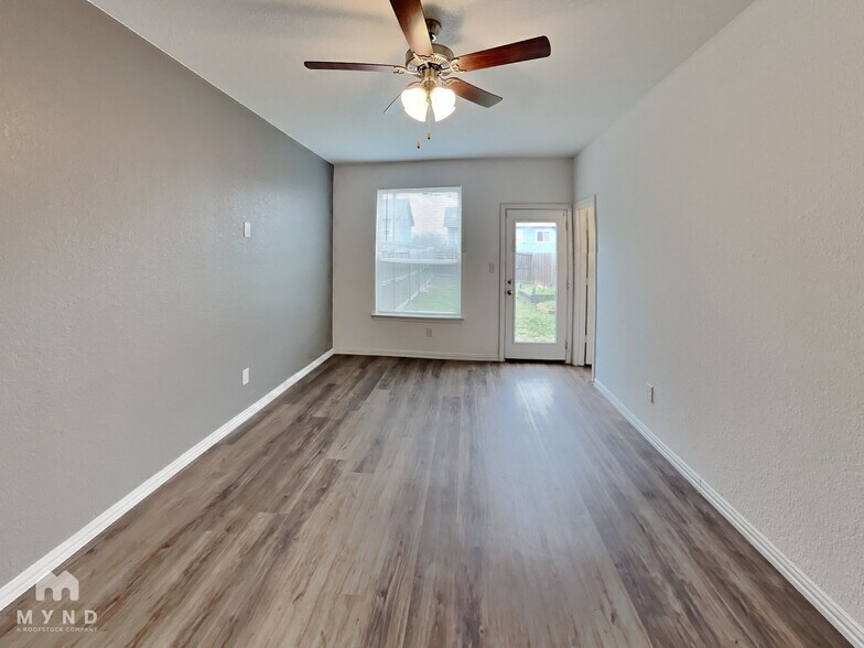 Building Photo - 3230 S Cherry Ln