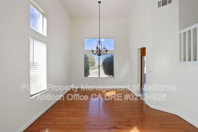 Building Photo - 2304 Yorkshire Ct