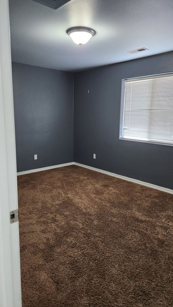 Building Photo - 3bed 2.5 bath house near Park Orchard School