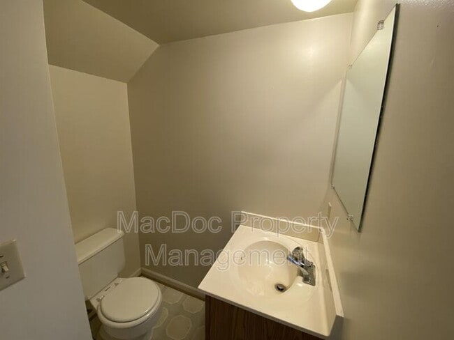 Building Photo - 16128 Clarence Ct