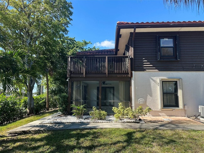 Building Photo - 444 Pine Cir