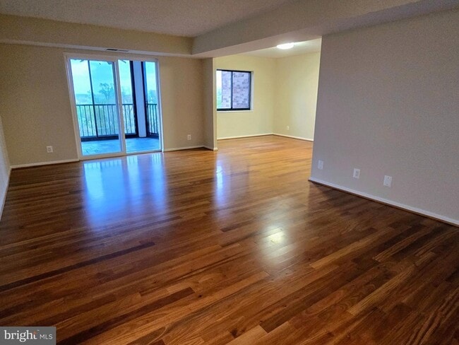 Building Photo - 5903 Mt Eagle Dr