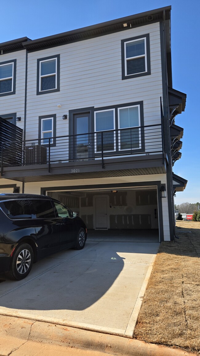 Building Photo - 3021 Rexton Ln