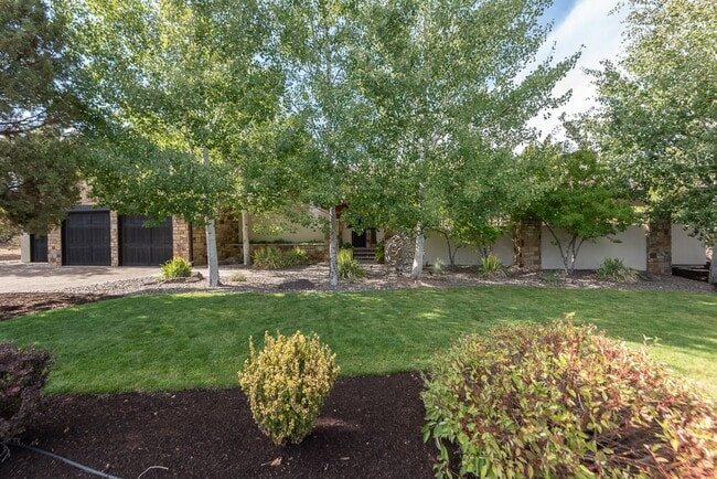 Building Photo - Stunning Furnished Estate in Pronghorn