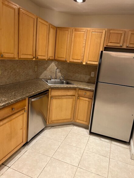 Building Photo - 3115 Oakland Shores Dr