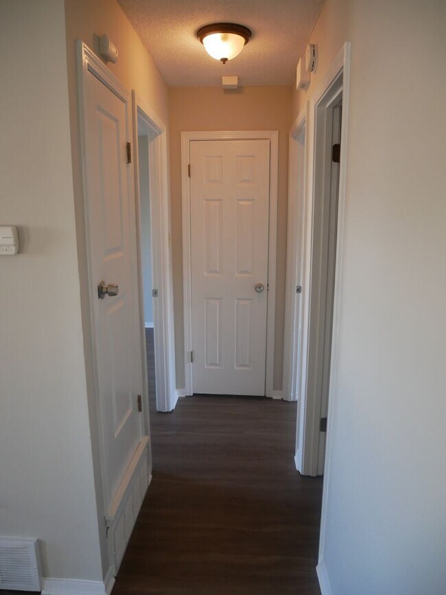 Building Photo - 6530 Jamestown Dr