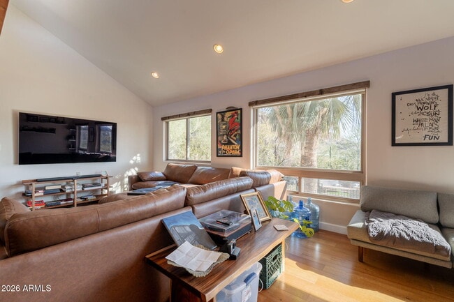 Building Photo - 1902 E Cortez St