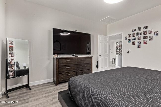 Building Photo - 11204 W Mobile Ln