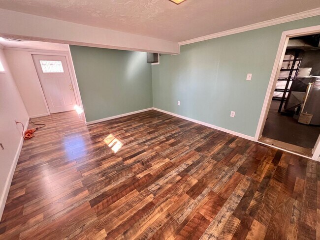 Building Photo - Pittsburgh - 2 Bedroom 1.5 Bathroom - Home...
