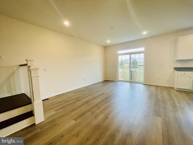 Building Photo - 202 Thompson Dr