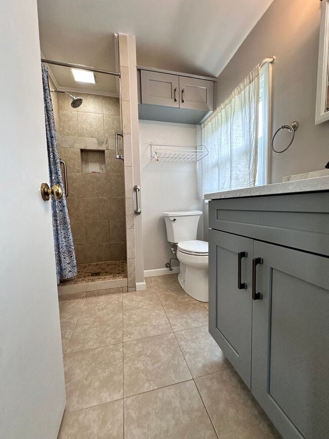 Building Photo - Pembroke Manor-4 bedroom 2.5 bath Single f...