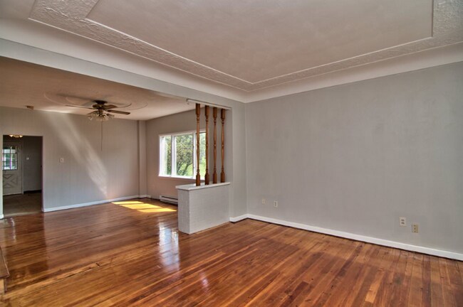 Building Photo - 359 Hanover St