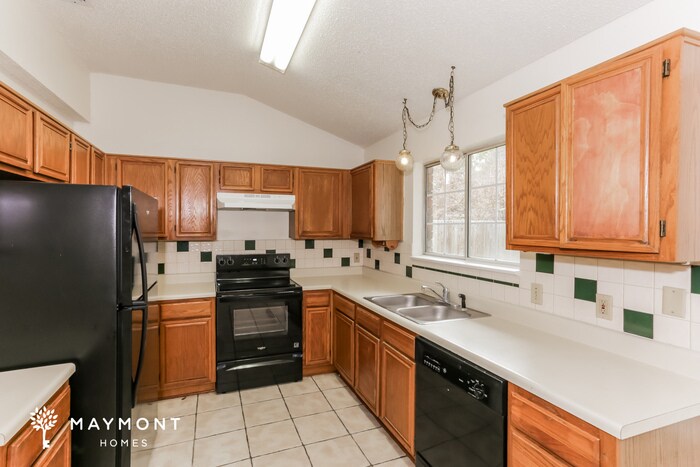 Building Photo - 2333 Cromwell Dr