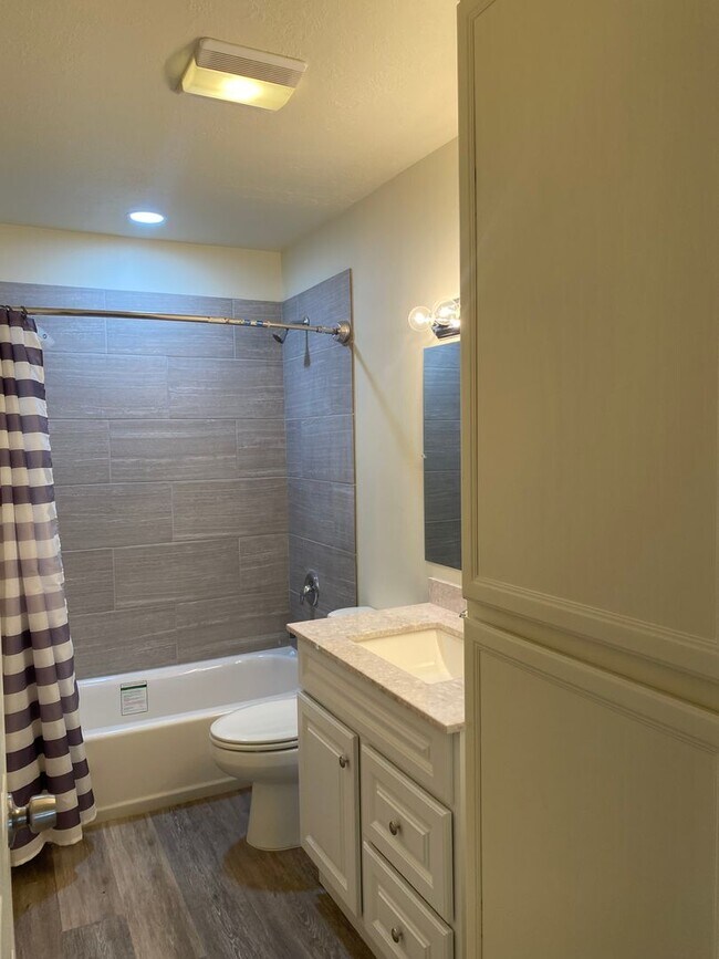 Building Photo - 836 Boyd St