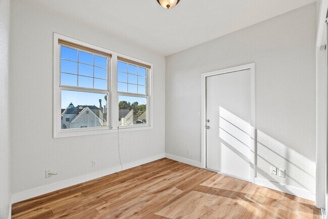 Building Photo - 1332-1332 Mission St