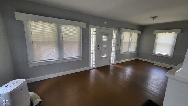 Building Photo - 1527 N Chester Ave