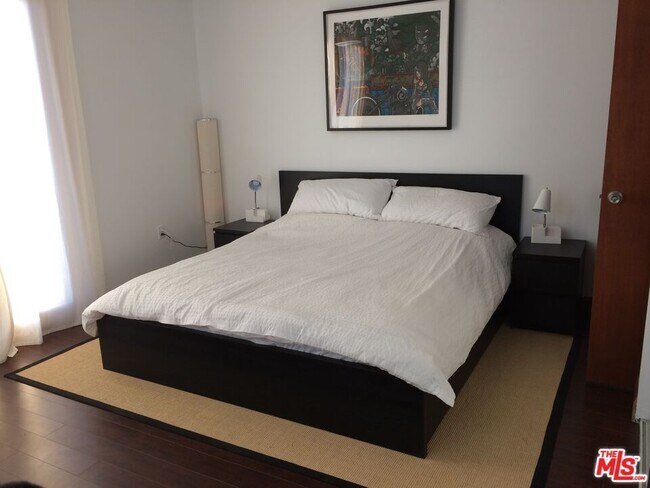 Building Photo - 29282 Circle Dr