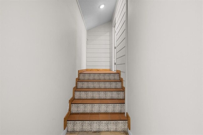 Building Photo - 823 Hickory St