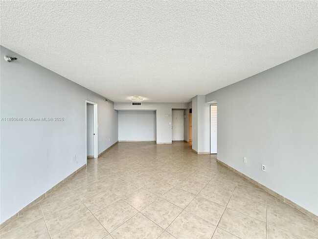 Building Photo - 20505 E Country Club Dr