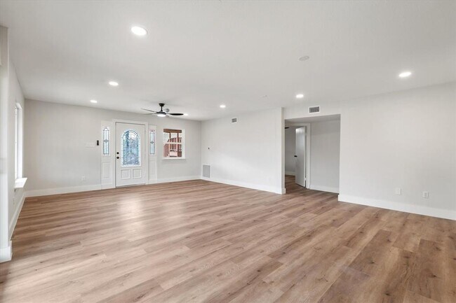 Building Photo - 7104 Dallas St