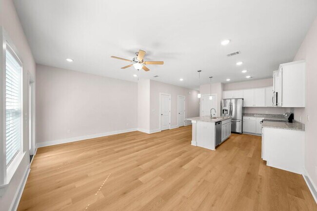 Building Photo - 219 Skylah Ln