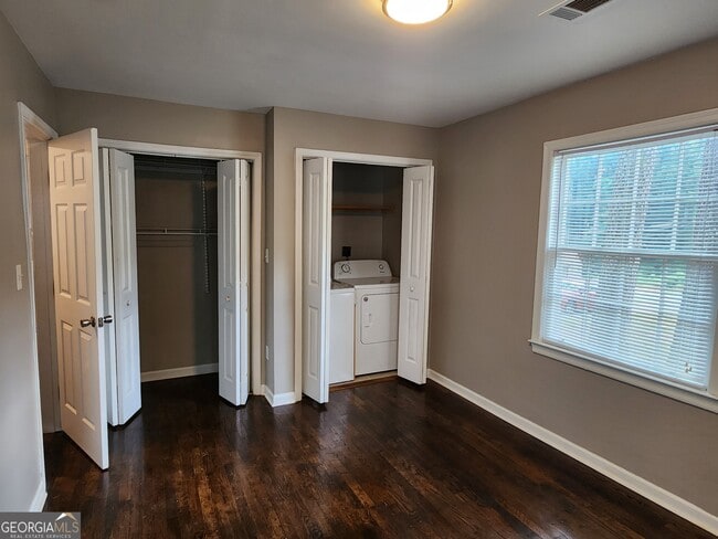 Building Photo - 2148 Clanton Terrace