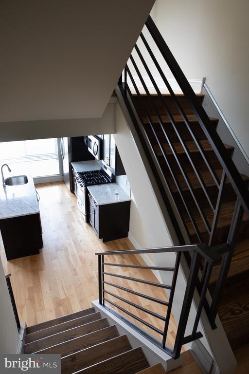 Building Photo - 323 E Allen St