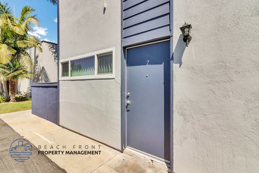 Building Photo - 2621 Harbor Blvd.