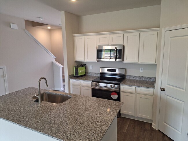 Building Photo - 725 Gatestone Ln