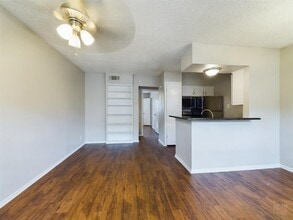 Building Photo - 2401 Manor Rd