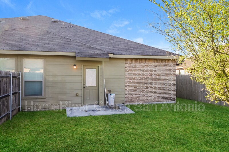Building Photo - 672 Creekside Cir