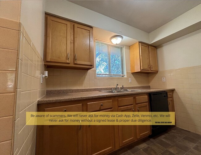 Kitchen - 522 Alcove Ave