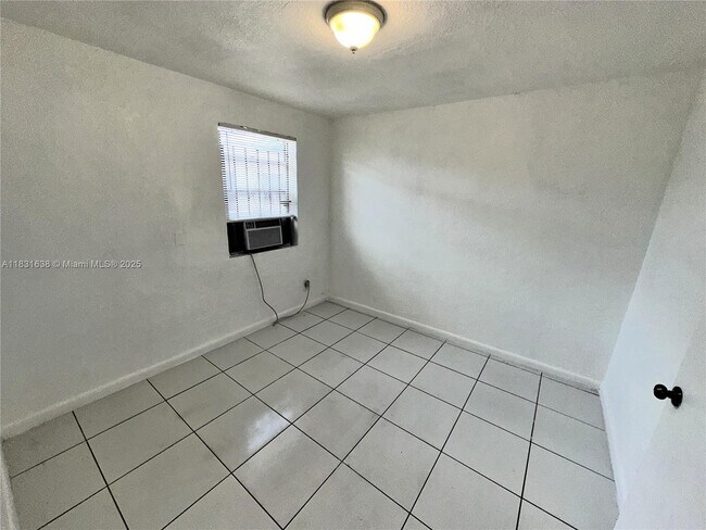 Building Photo - 701 NW 7th Ave