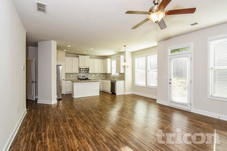 Building Photo - 672 Ireland Ln