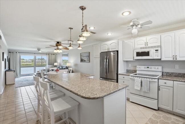 Building Photo - 3330 Gulf of Mexico Dr