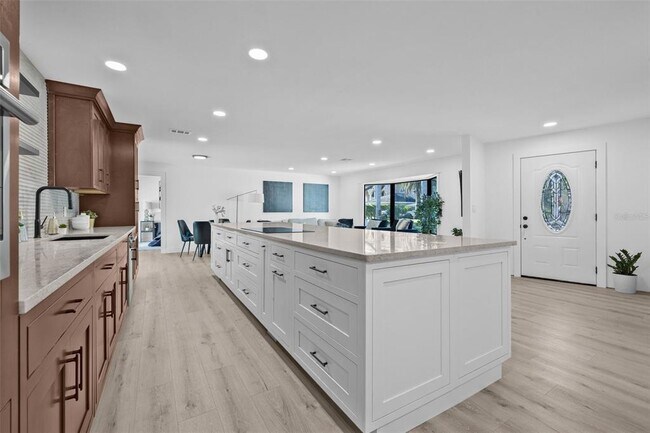 Building Photo - 4495 Clearwater Harbor Dr
