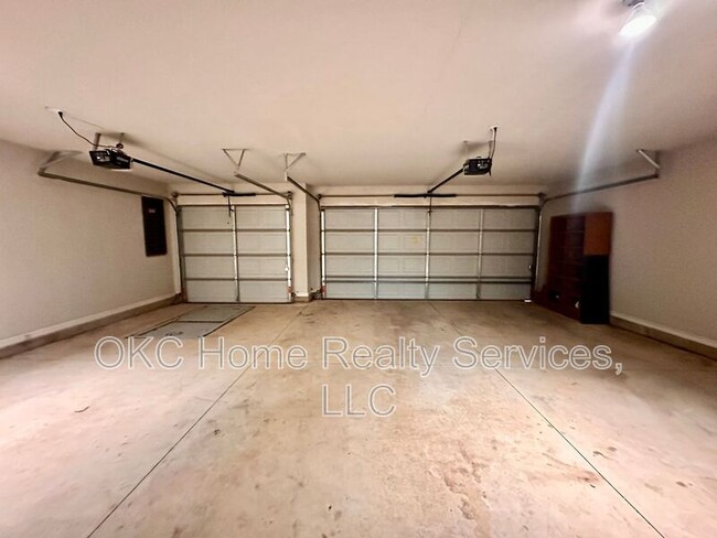 Building Photo - 2412 SE 92nd Terrace