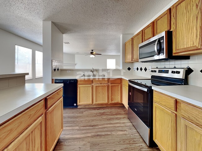 Building Photo - 4809 Palm Ridge Dr