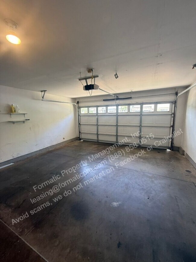 Building Photo - 87-1062-1062 Huamoa St