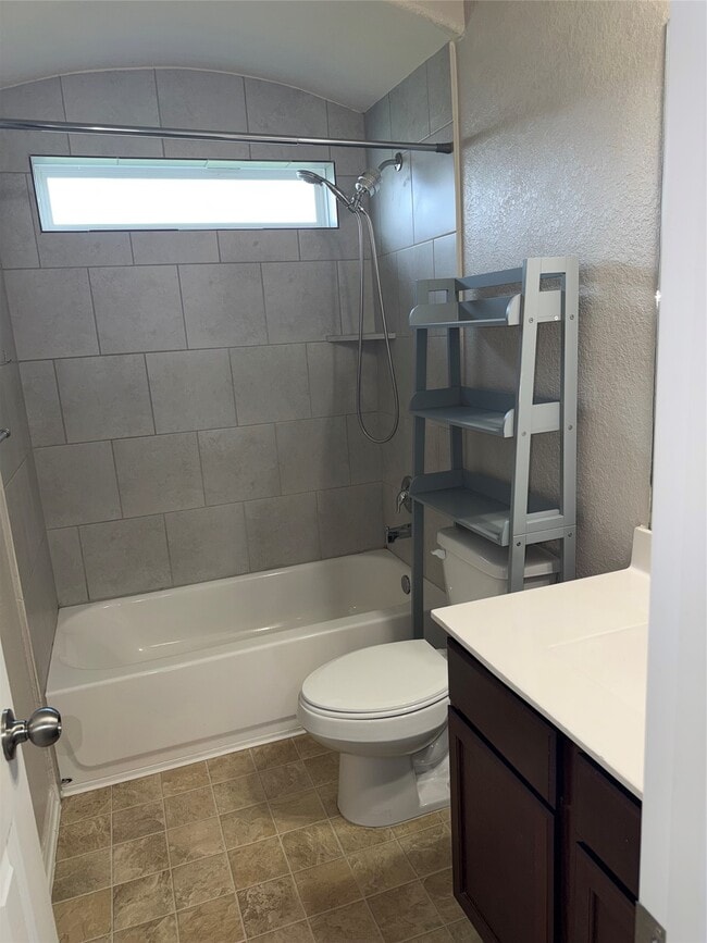 Building Photo - 2227 Sanders Brook Dr
