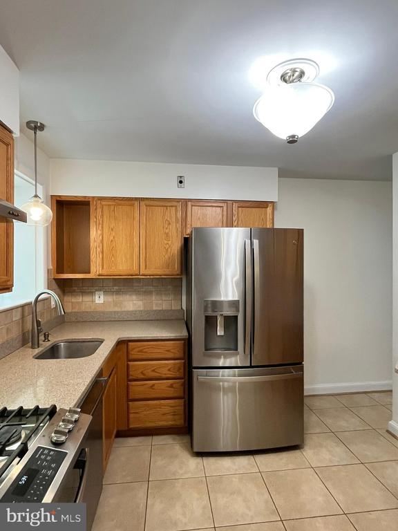 Building Photo - 10710 Jamaica Dr