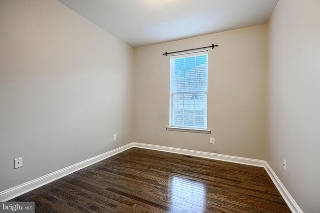 Building Photo - 601 Long Wall Dr