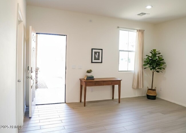 Building Photo - 7127 W Rancho Dr