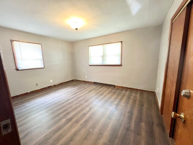 Building Photo - 2400 Burwell Ave