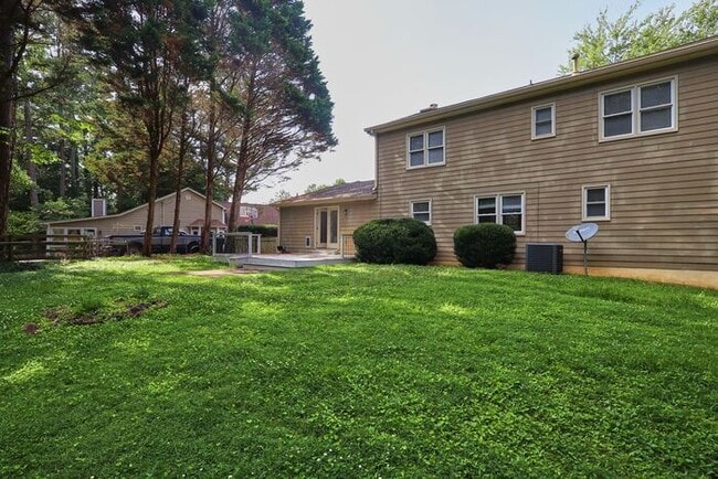 Building Photo - 110 Hayfield Way