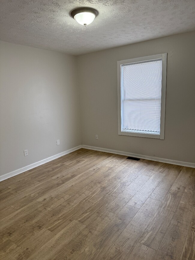 Building Photo - 1016 Jane St