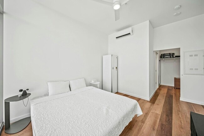 Building Photo - 1515 Liona St