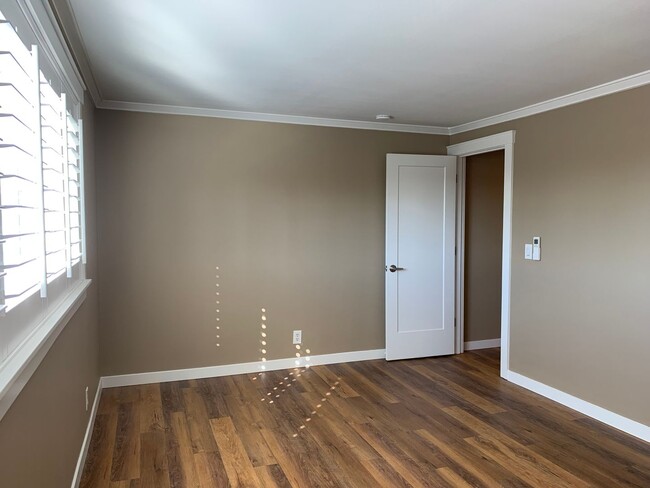 Building Photo - Gorgeously remodeled 2 bed 2.5 bath duplex...