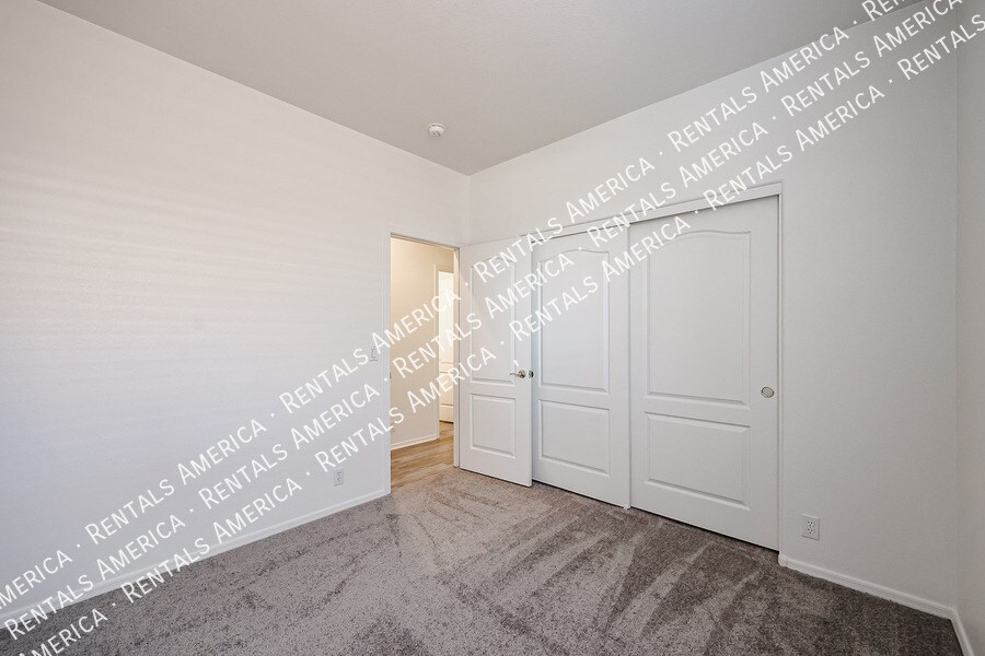 Building Photo - 263 N Kimberlee Way