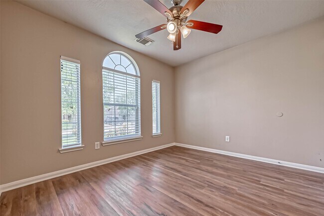 Building Photo - 911 Bent Sail Ln